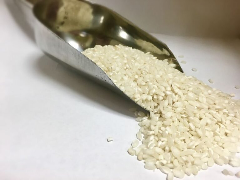 Denuncian red de corrupción en UEB Mayorista de Plaza: venden arroz, chícharos y azúcar de la reserva estatal en el mercado negro