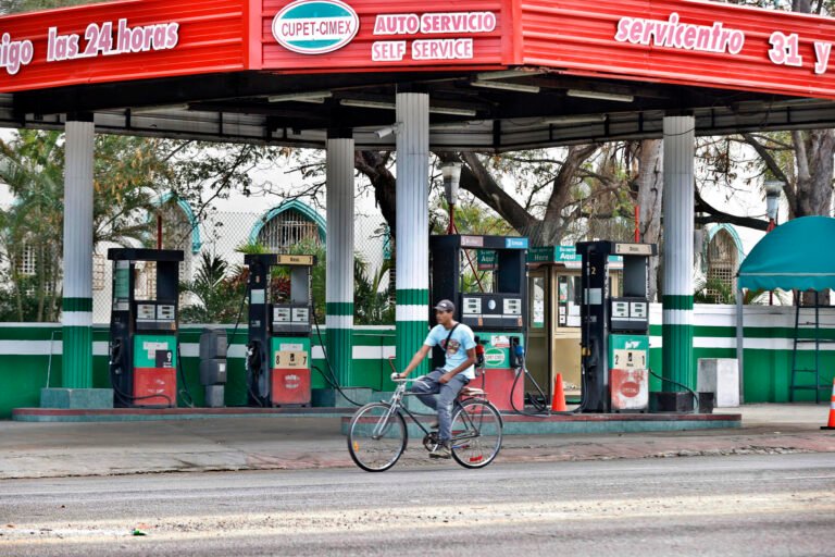 El petróleo venezolano regresa a Cuba por la puerta del sector privado