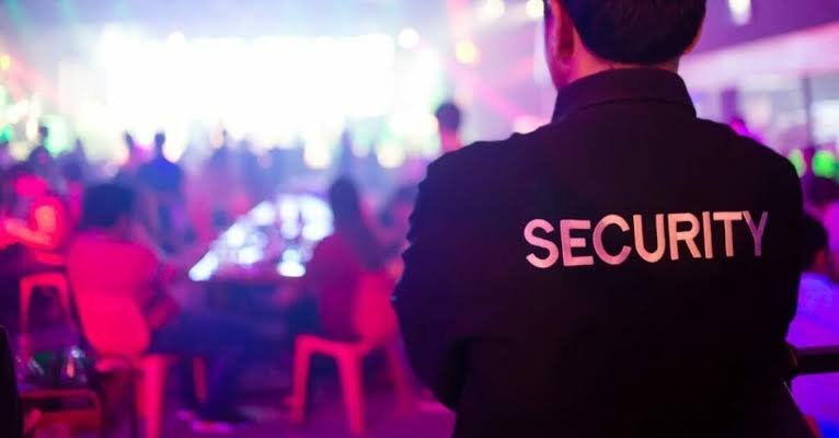 Brutal golpiza a un joven de 18 años en discoteca de Alamar: guardias armados con cuchillos y machetes cometieron el abuso